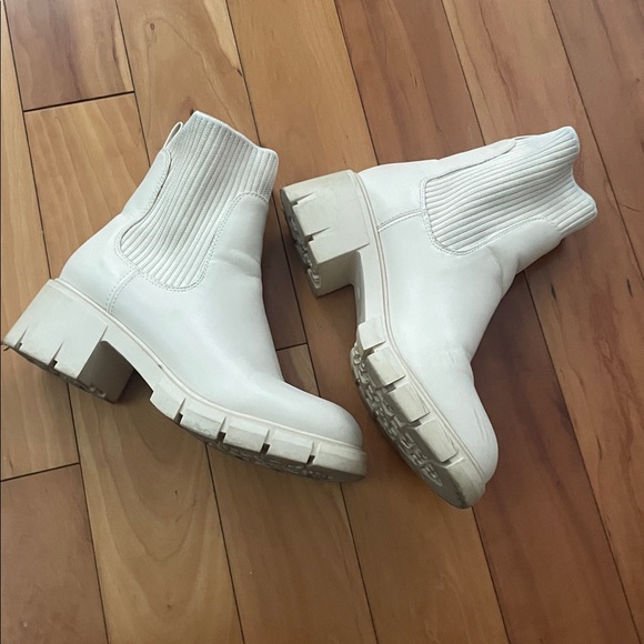 Women's Cream Chelsea Boots - Picture 3 of 4